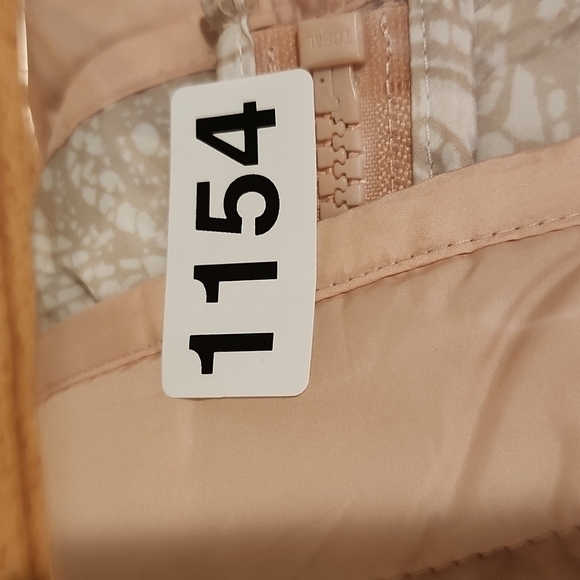 Chicos Lightweight Quilted Puffer Jacket Zip Front Peach Pink Pearl Rhinestone M - Picture 13 of 14